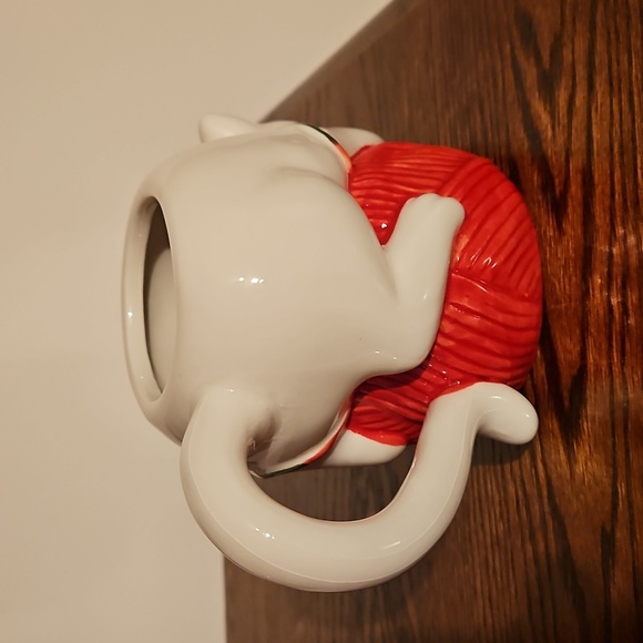 Wondershop, Cat-Themed Ceramic Mug with Red Yarn Design, NWT - Picture 3 of 7